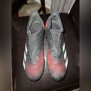 Men’s Adidas Predator Soccer Cleats Size 9.5